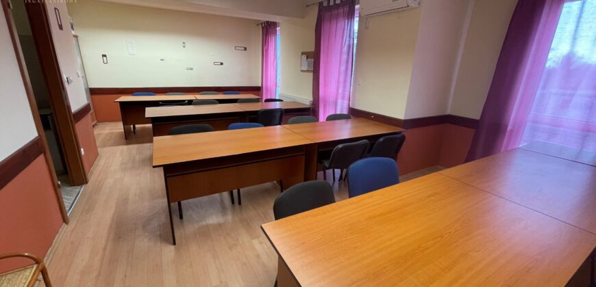 Igazi ritkaság Kisvárdán! Eladó liftes társasházi lakás – irodaként működött, de könynyedén lakássá alakítható! Igazi ritkaság Kisvárdán! Eladó liftes társasházi lakás – irodaként működött, de könynyedén lakássá alakítható!