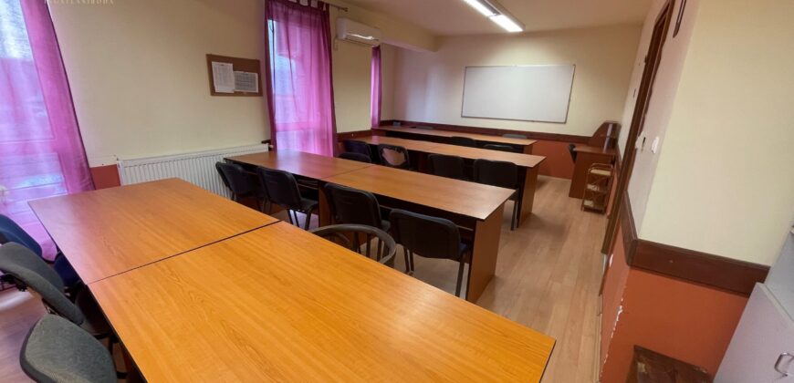 Igazi ritkaság Kisvárdán! Eladó liftes társasházi lakás – irodaként működött, de könynyedén lakássá alakítható! Igazi ritkaság Kisvárdán! Eladó liftes társasházi lakás – irodaként működött, de könynyedén lakássá alakítható!