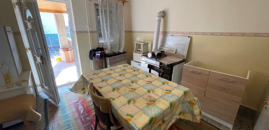 Eladó 75 m2-es hangulatos kis ház a város szélén – bővítési és befektetési lehetőséggel! Eladó 75 m2-es hangulatos kis ház a város szélén – bővítési és befektetési lehetőséggel!